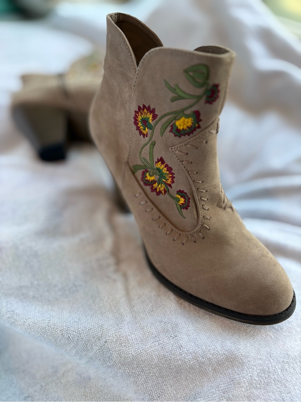 Embroidered Suede Ankle Boots - Taupe Zipper Size 9 low heel - Picture 5 of 11